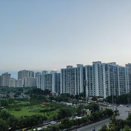 The Forest Stays-Luxury Studio Apartment In Noida Exterior photo