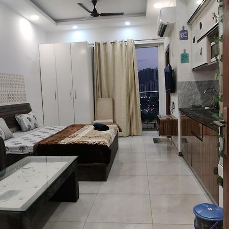 The Forest Stays-Luxury Studio Apartment In Noida Exterior photo
