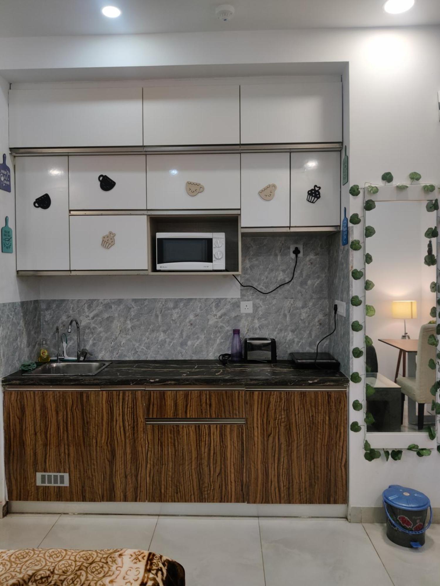 The Forest Stays-Luxury Studio Apartment In Noida Exterior photo