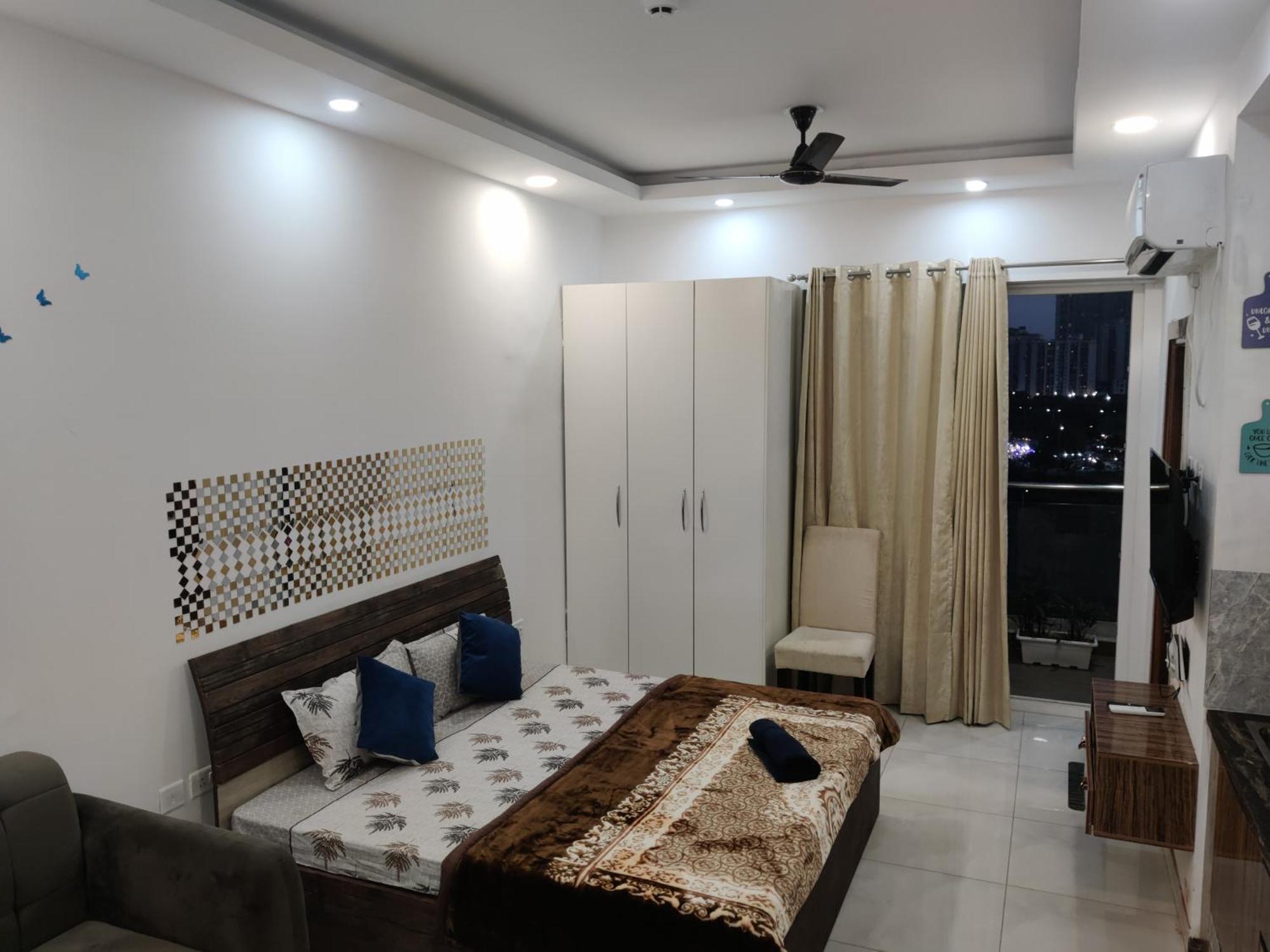 The Forest Stays-Luxury Studio Apartment In Noida Exterior photo