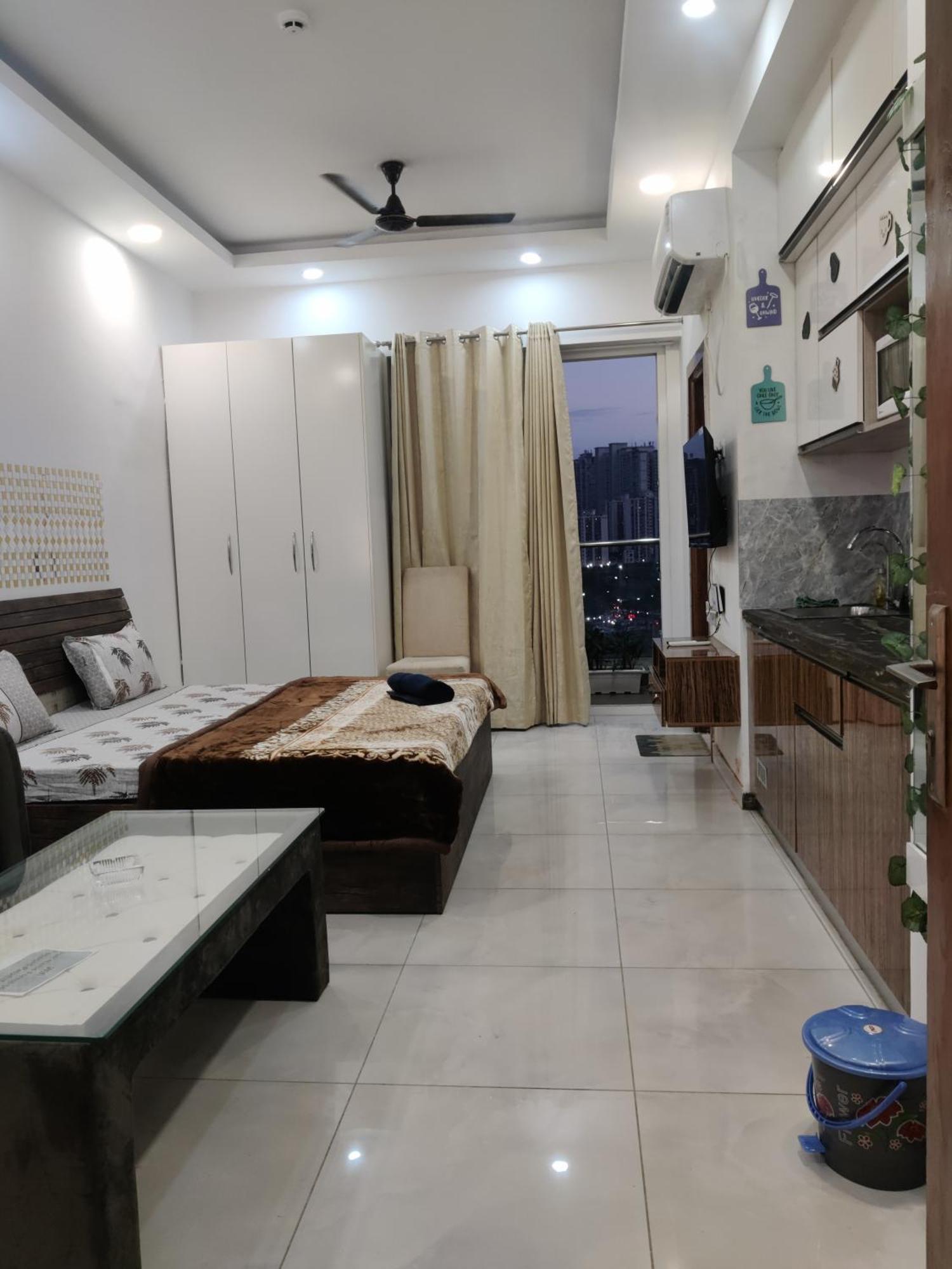 The Forest Stays-Luxury Studio Apartment In Noida Exterior photo