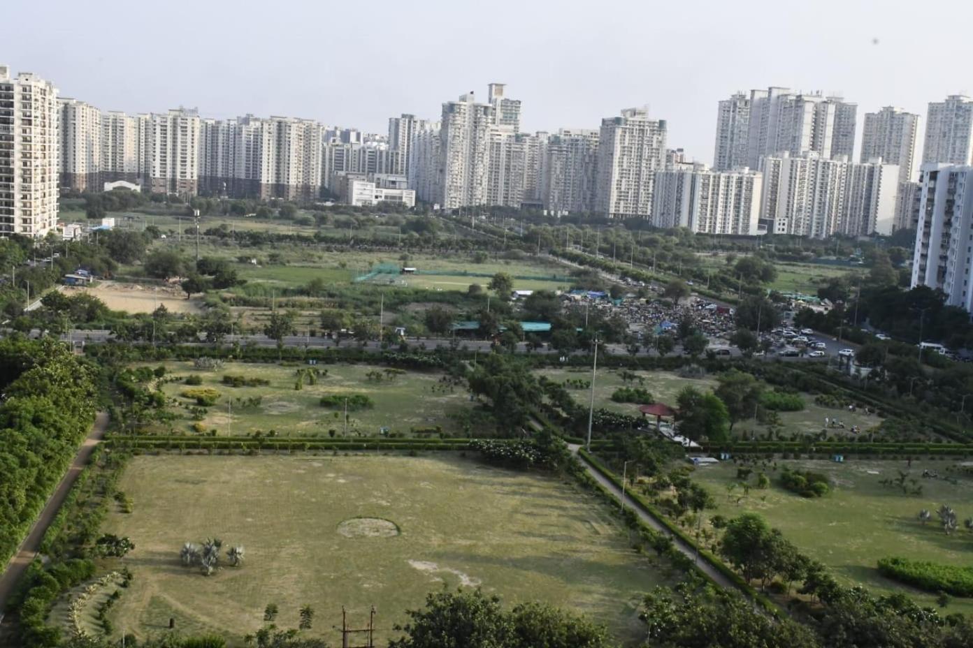 The Forest Stays-Luxury Studio Apartment In Noida Exterior photo