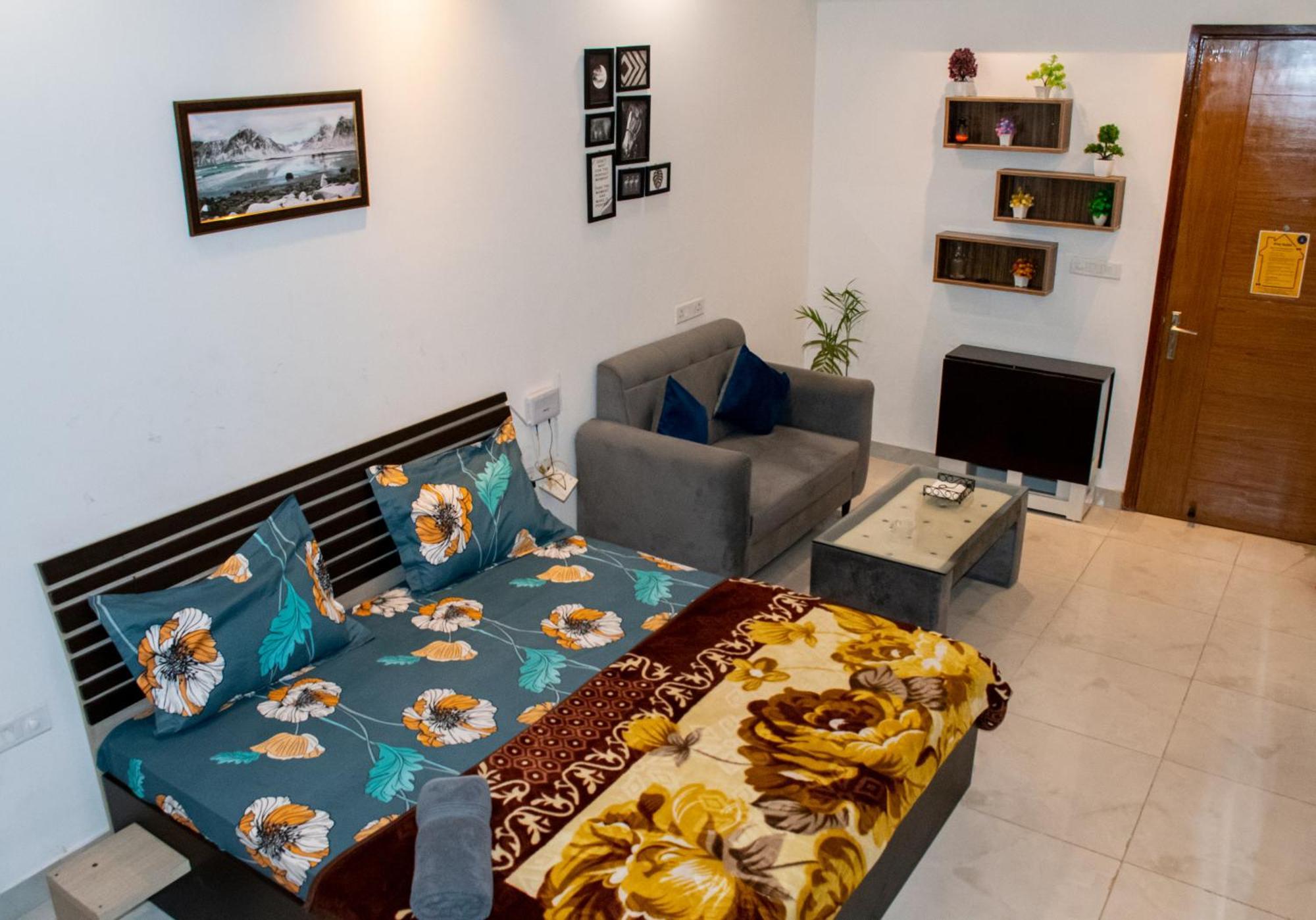 The Forest Stays-Luxury Studio Apartment In Noida Exterior photo