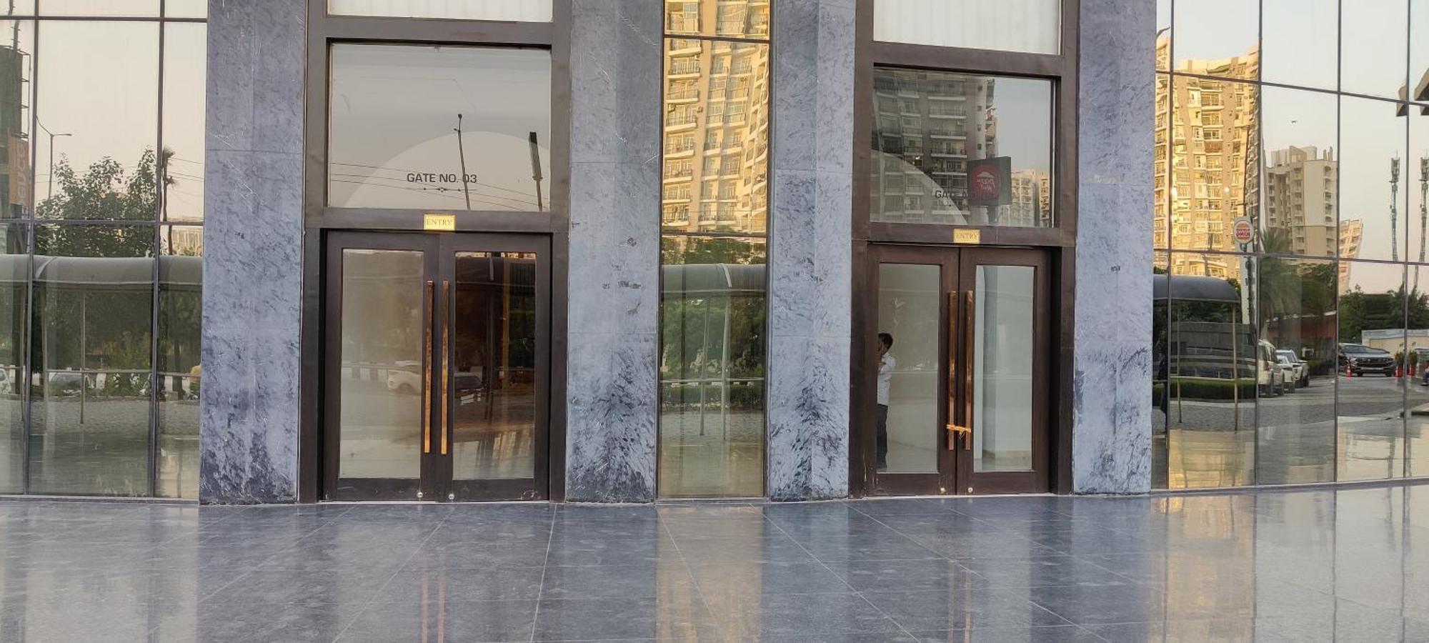 The Forest Stays-Luxury Studio Apartment In Noida Exterior photo